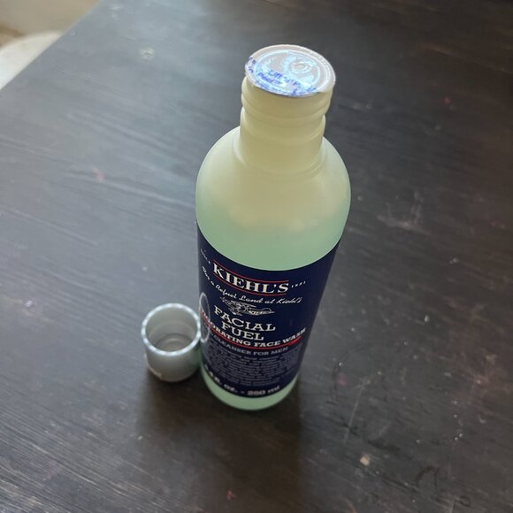 Kiehl's Facial Fuel Face Wash, Refreshing + Invigorating Men's Gel Cleanser - Picture 4 of 4